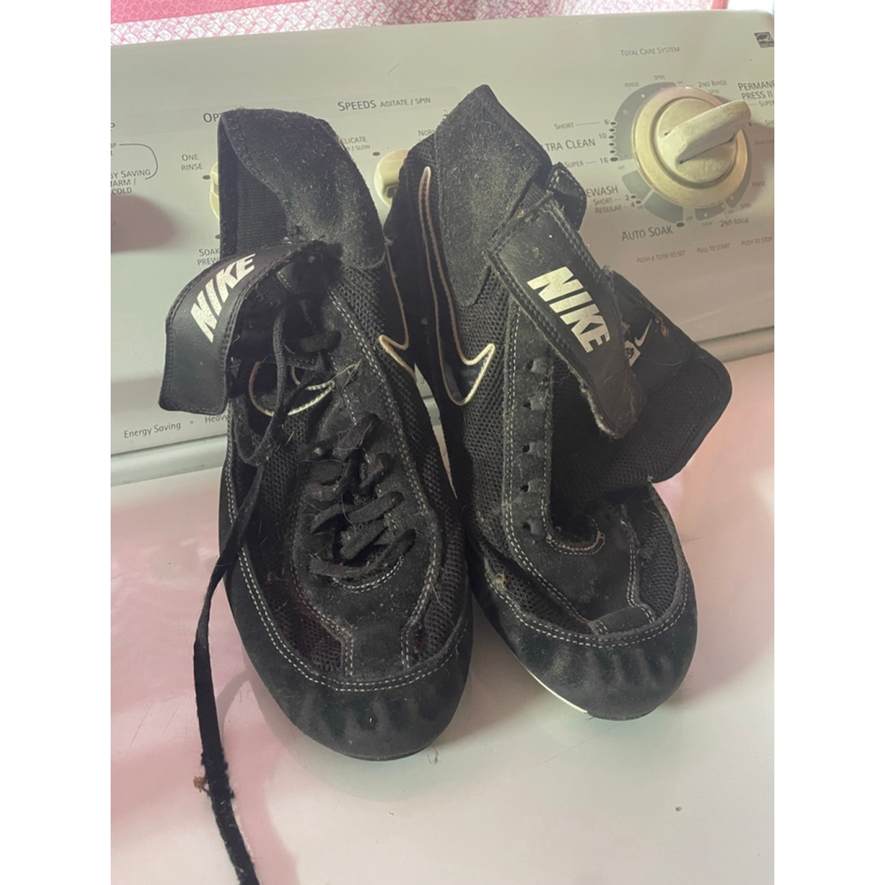 Wrestling shoes